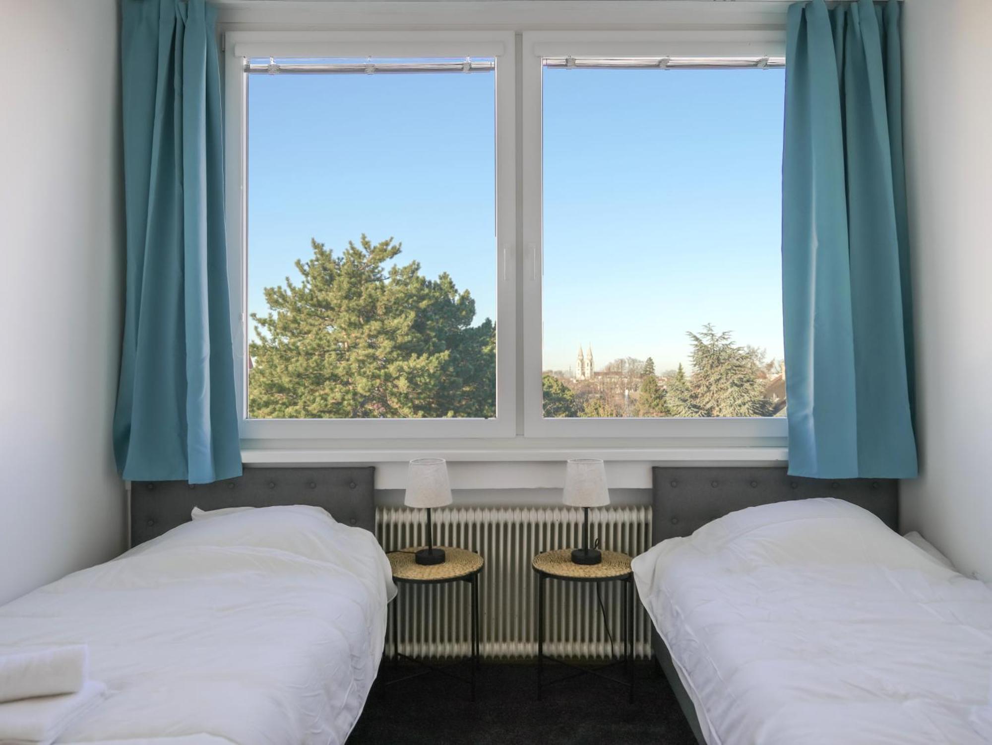 Spacious Apartments With View & Free Parking Bécsújhely Kültér fotó